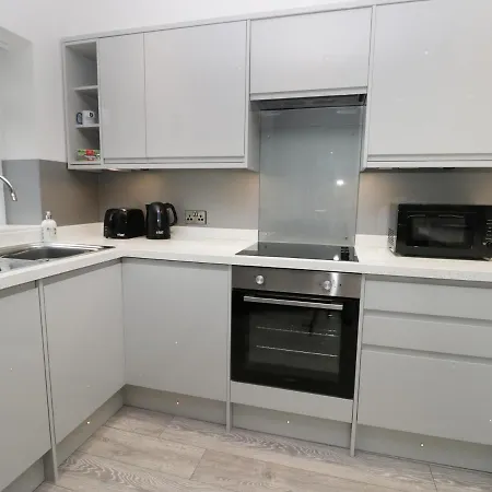 The Office Gardens, 3 Daire Whitby