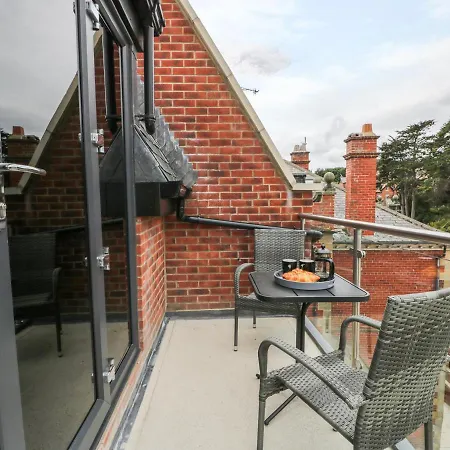 The Office Gardens, 3