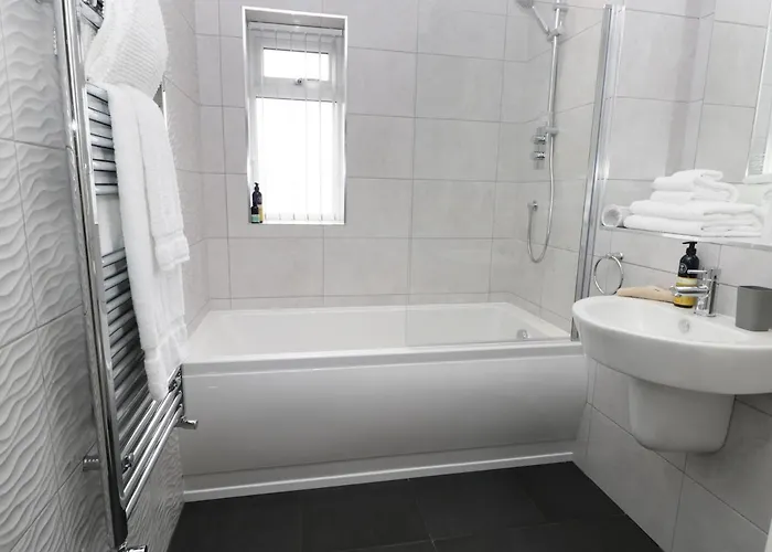 The Office Gardens, 3 * Уитби