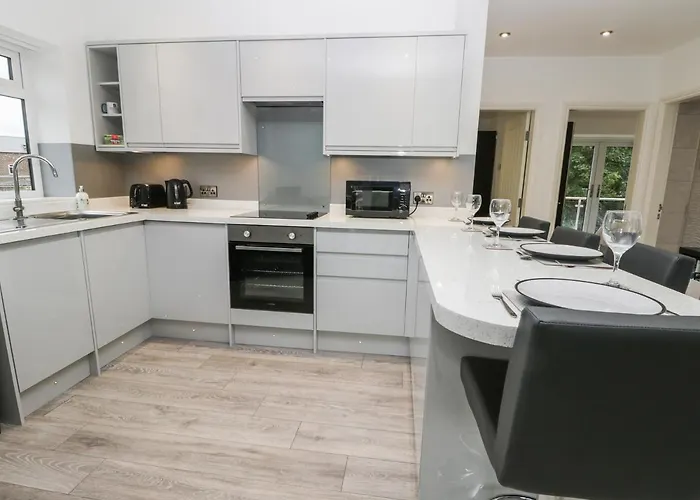 The Office Gardens, 3 Уитби